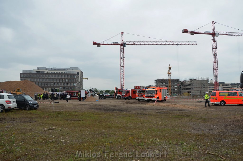 Erster Spatenstich Neues Feuerwehrzentrum Koeln Kalk Gummersbacherstr P166.JPG - Miklos Laubert